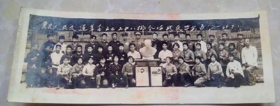 曹县人民交通革委五七二中八排全体战友毕业留念，1969年7月