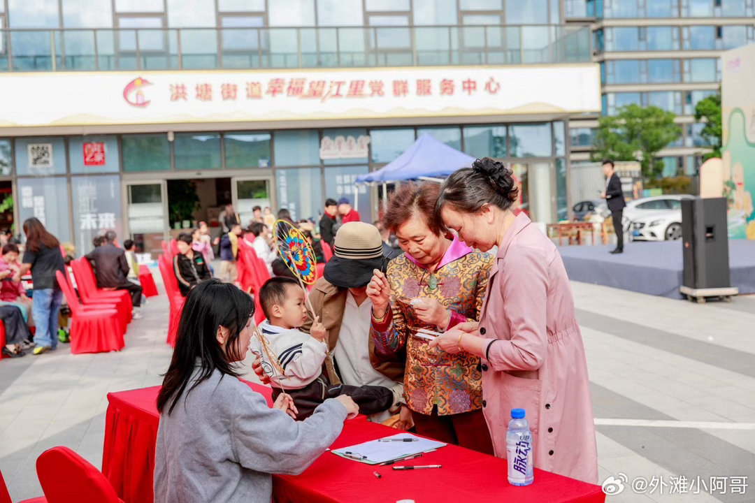 宁波江北跨越数字鸿沟上门服务退休老人 跨越数字鸿沟，宁波江北把养老认证送到老人家