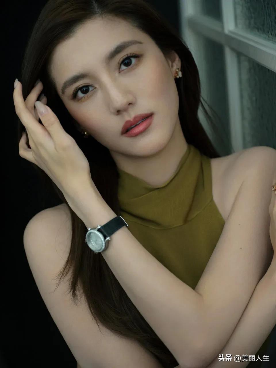 生活不管苦与甜，好好享受每一天。人生不管得与失，看开了就有希望。脚下的路，不管直