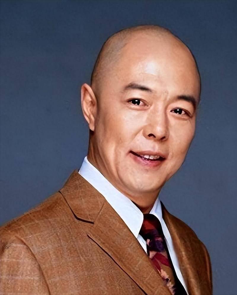戏里威严皇阿玛戏外争议不断！张铁林晚年现状惹人唏嘘✨
 
"皇阿玛"张铁林，手眼