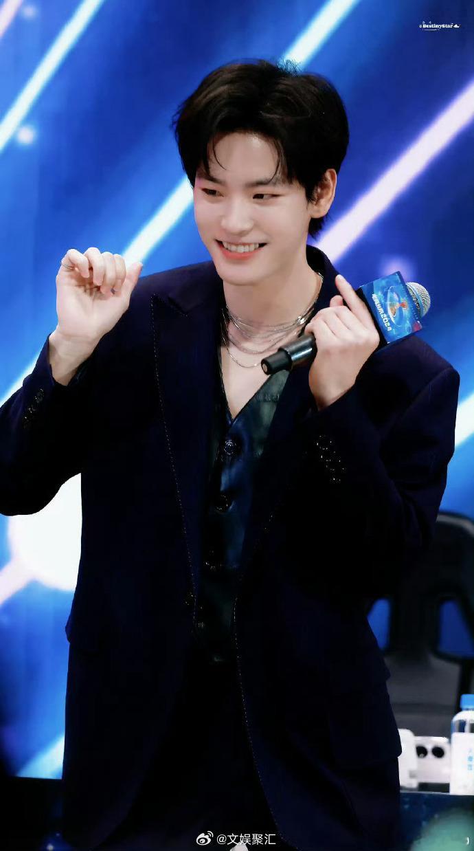 #姚柏南说林超泽像蔡文姬# 姚柏南的评价让我们看到了林超泽不一样的一面。他像蔡文