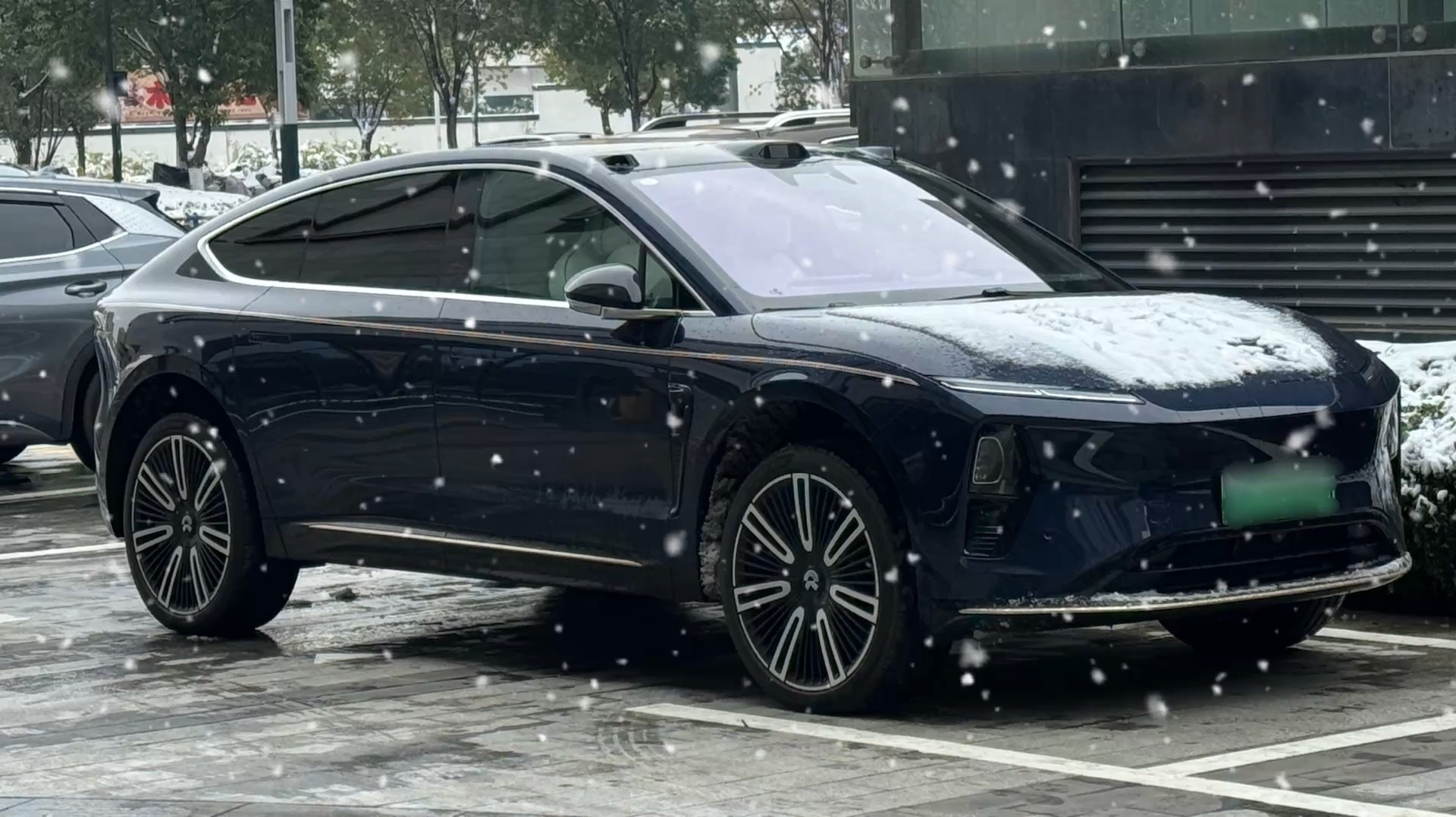 今天一个好朋友（特斯拉ModelY车主）第一次坐我的 蔚来ET9，认知被颠覆了…