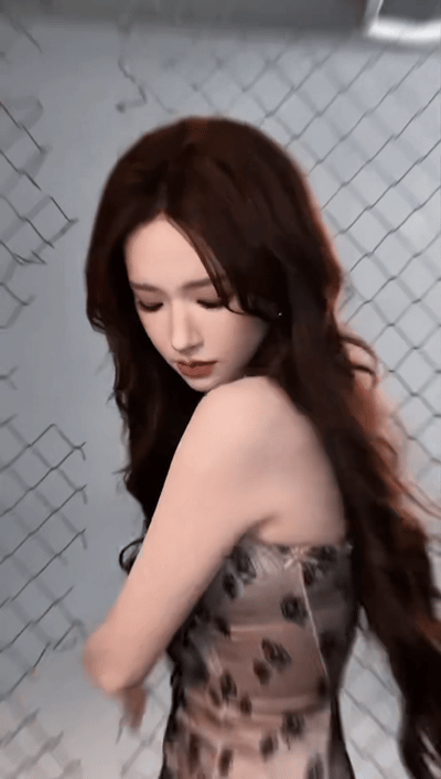 谁不想看程潇演豪门大女主程潇自带与生俱来的贵气体态，清冷明艳长相气场拉满，一站就