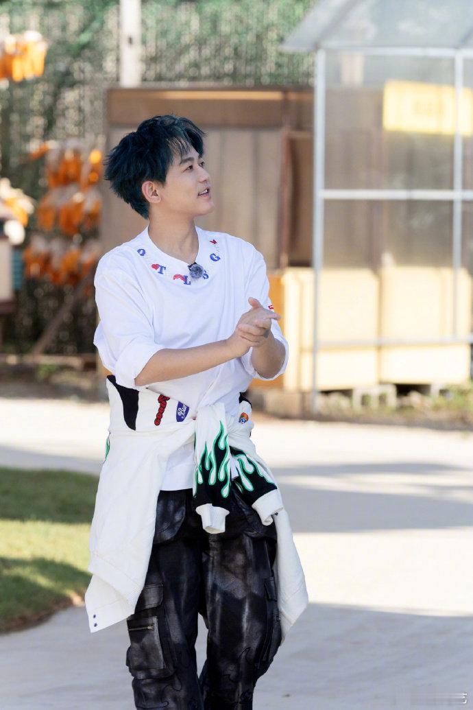 苏醒告别快乐老友记快乐老友记录制正式结束，苏醒特意发文感恩观众的包容和支持，暖心