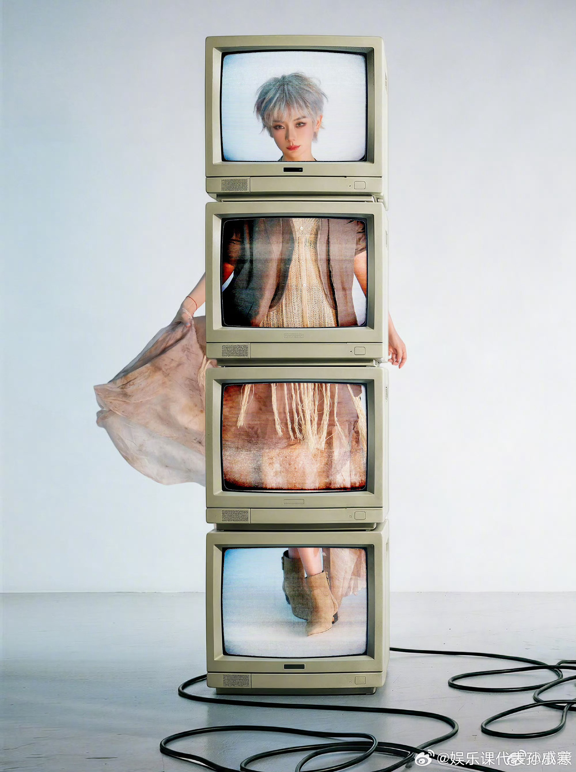 戚薇一套造型能出八百张海报戚薇一天两套造型戚薇这颜值和气场真的绝了！一套造型随便