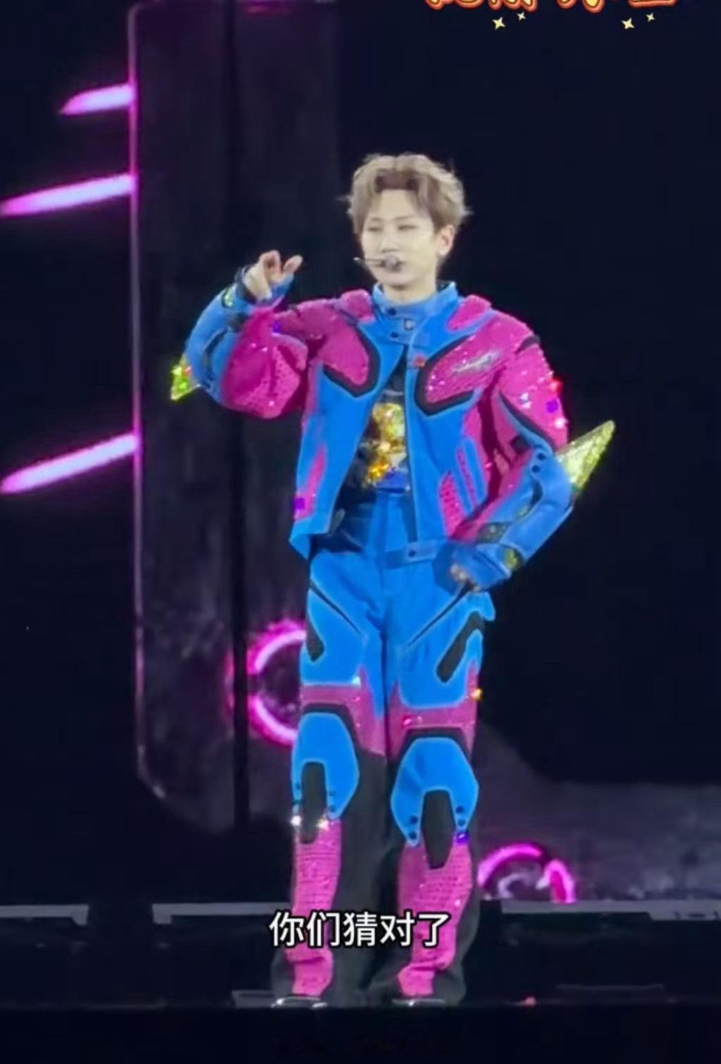 汪苏泷怎么用大水缸补水啊 汪苏泷蹦迪前补水惊呆全场，大水缸当水杯比脸还大，有效补