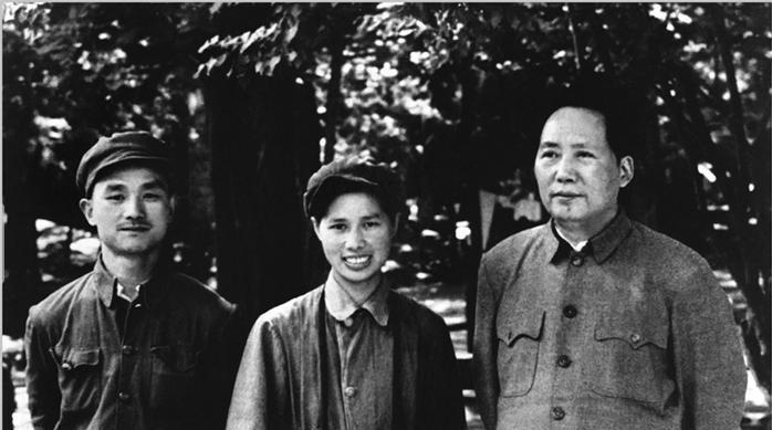 1961年侯波被调离中南海，毛主席温情叮嘱：以后你要经常来看我好吗？
1959年