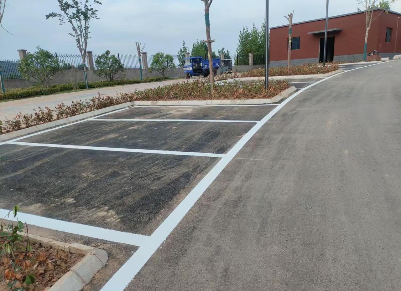 济源医院热熔划线，热熔车位划线标线施工 小区园区车位划线 道路划线车位划线 停车