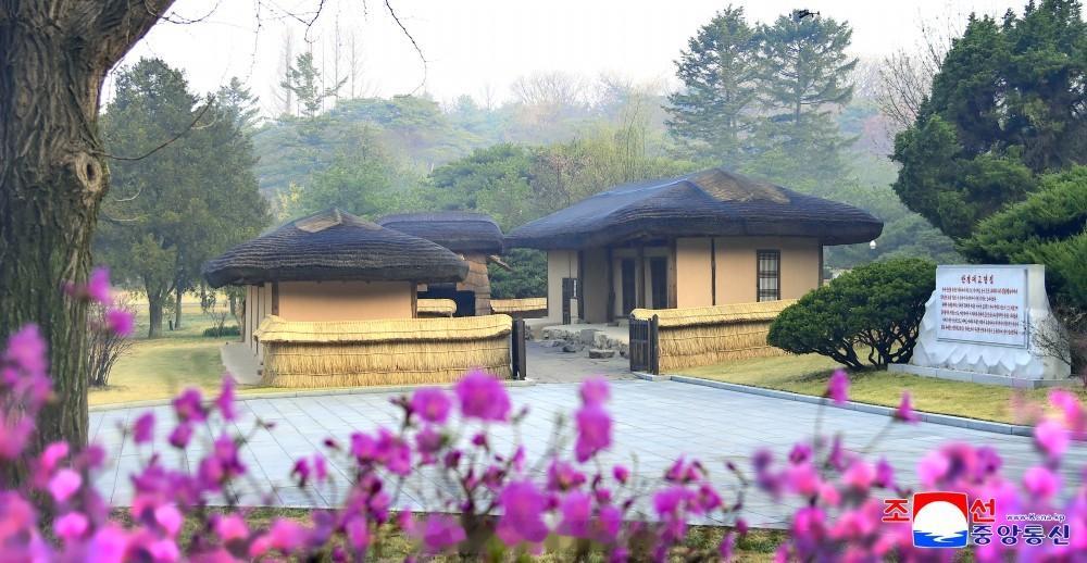 【平壤的骄傲——风景优美的万景台】朝中社平壤４月１１日电　平壤市有自古因山水秀丽