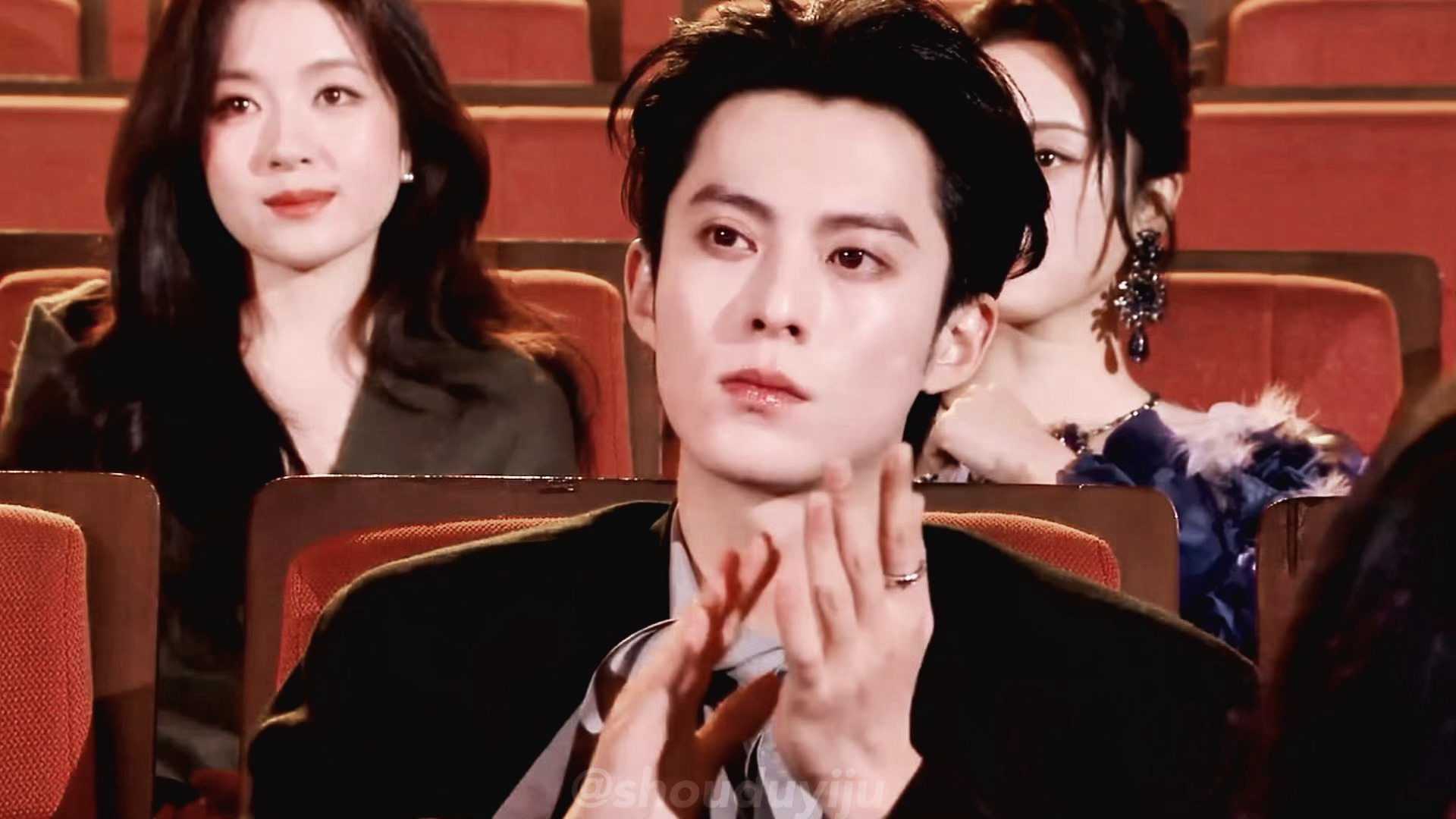 王鹤棣 正确的 权威的 怼脸拍视界大会台下的王鹤棣 微博视界大会内场 ​​​