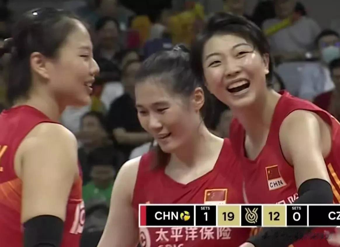 女排奥预赛
中国—捷克第二局，中国队25：16取胜。
李盈莹、袁心玥火力全开，王