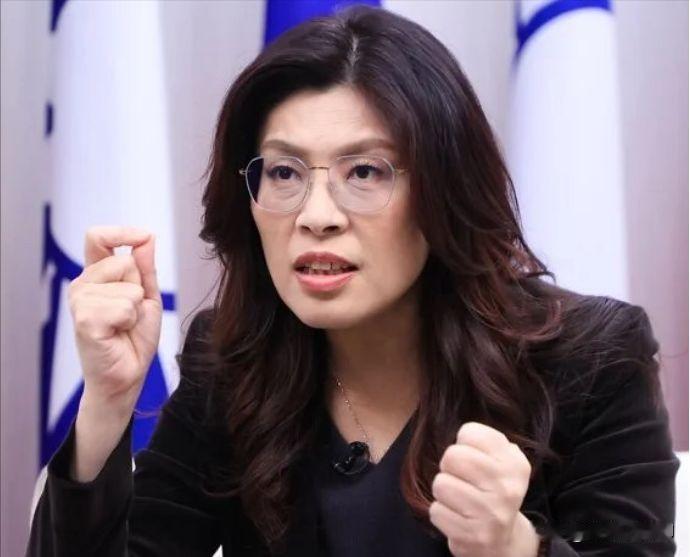 有人试图强化中国国民党主席郑丽文“统一女神”的人设，甚至认为郑丽文可堪大任，将带