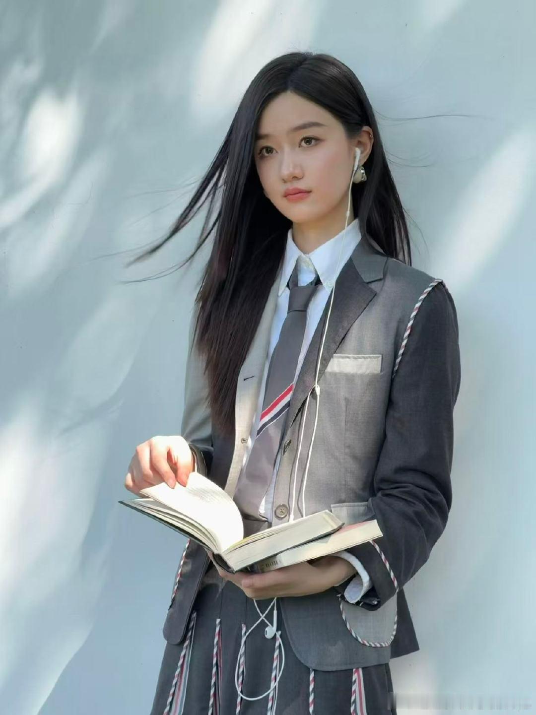 杨幂纪姿含百花奖梦回小时代杨幂纪姿含大小林萧都来百花奖了 谁的青春记忆被唤醒，大