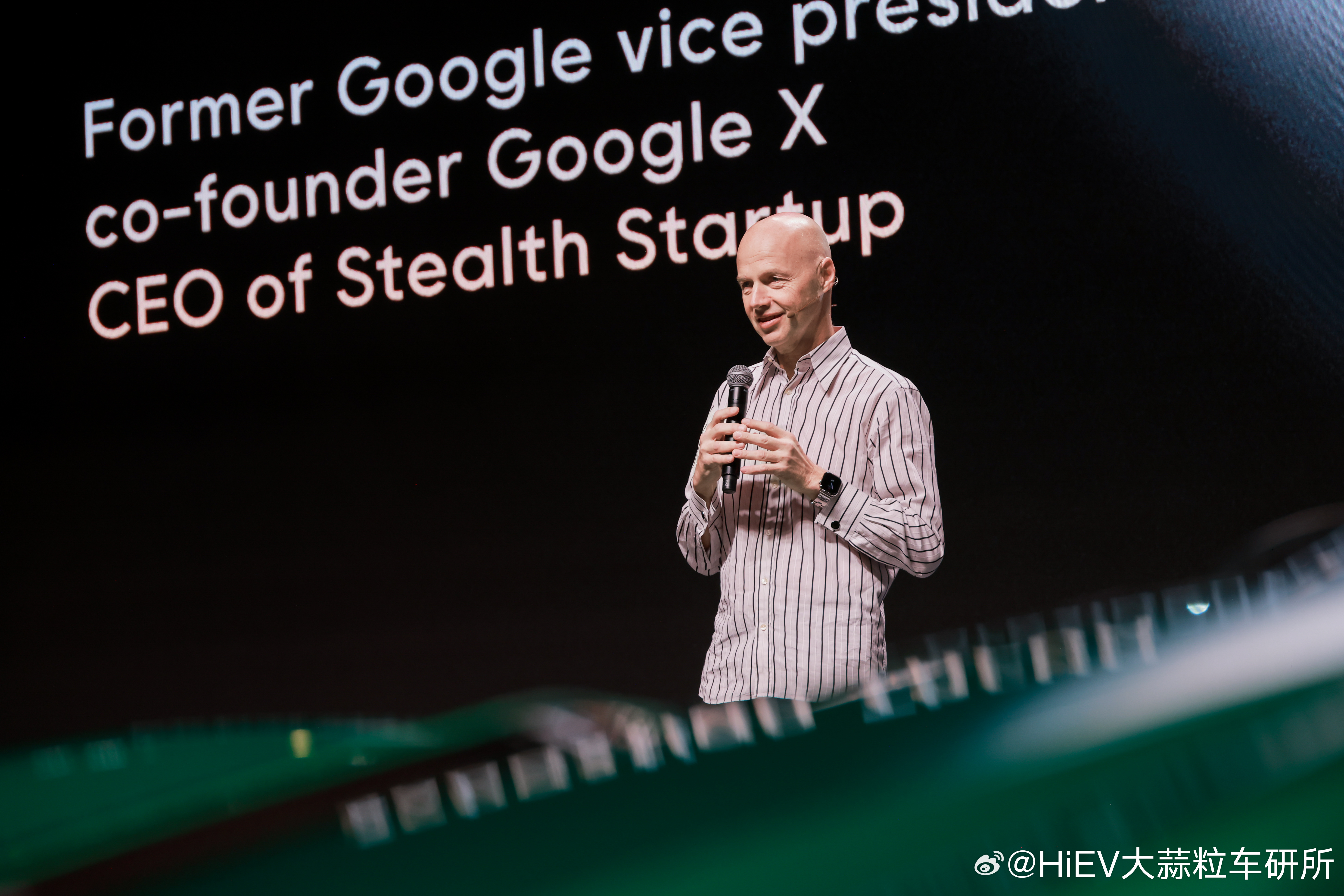 北京车展逛了一下追觅的展台，人气还不错，有一些人在问车的情况，听到问的最多的是这