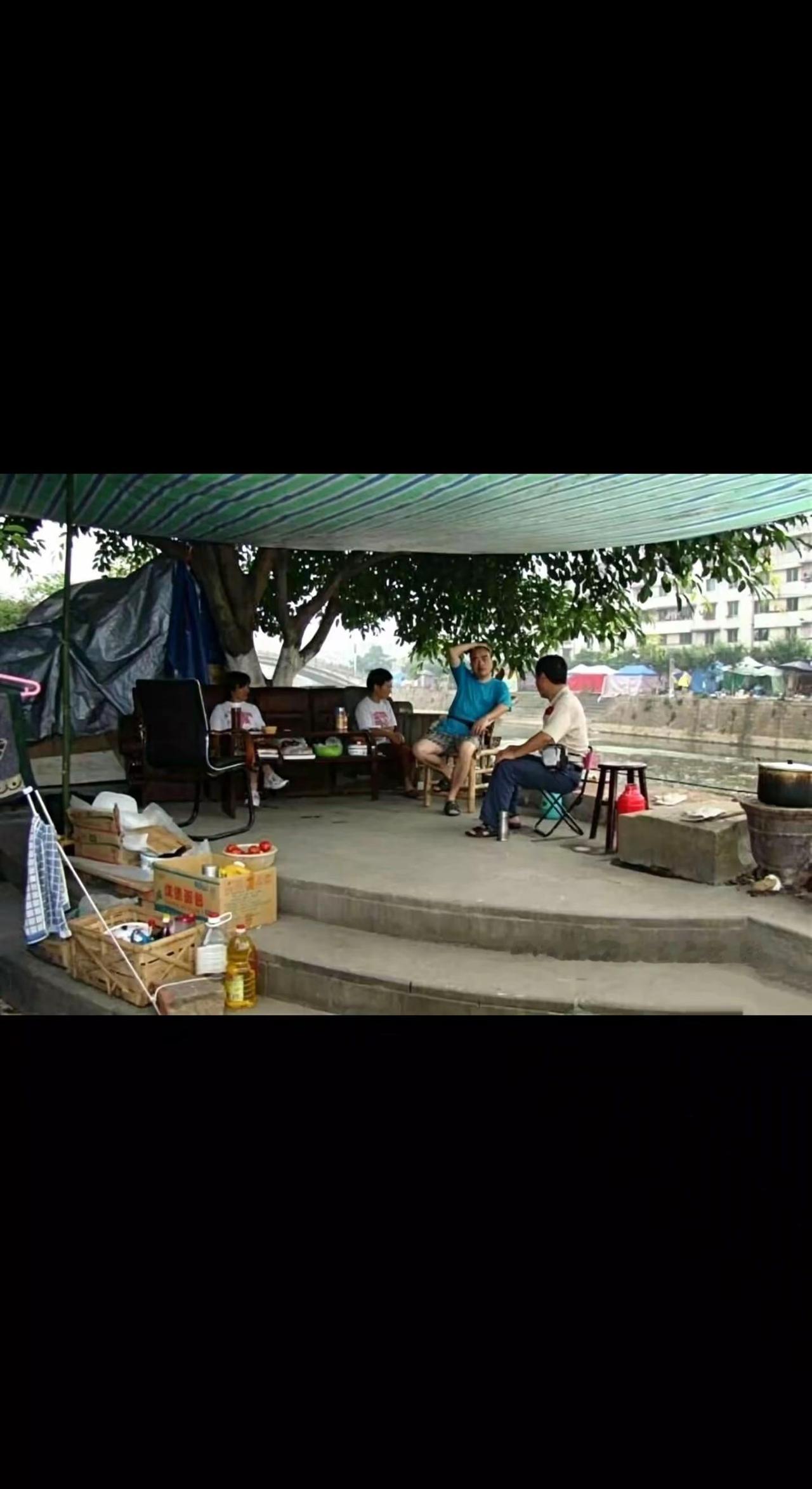 岁月回望，地震十八年。旧日棚屋藏过往，山河安宁慰平生