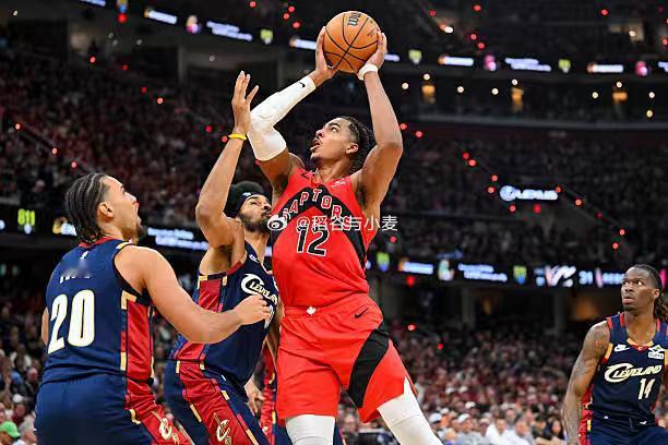 听起来都有些神奇，猛龙季后赛前两场中表现最稳定的球员之一反而是锋线新秀科林·穆雷