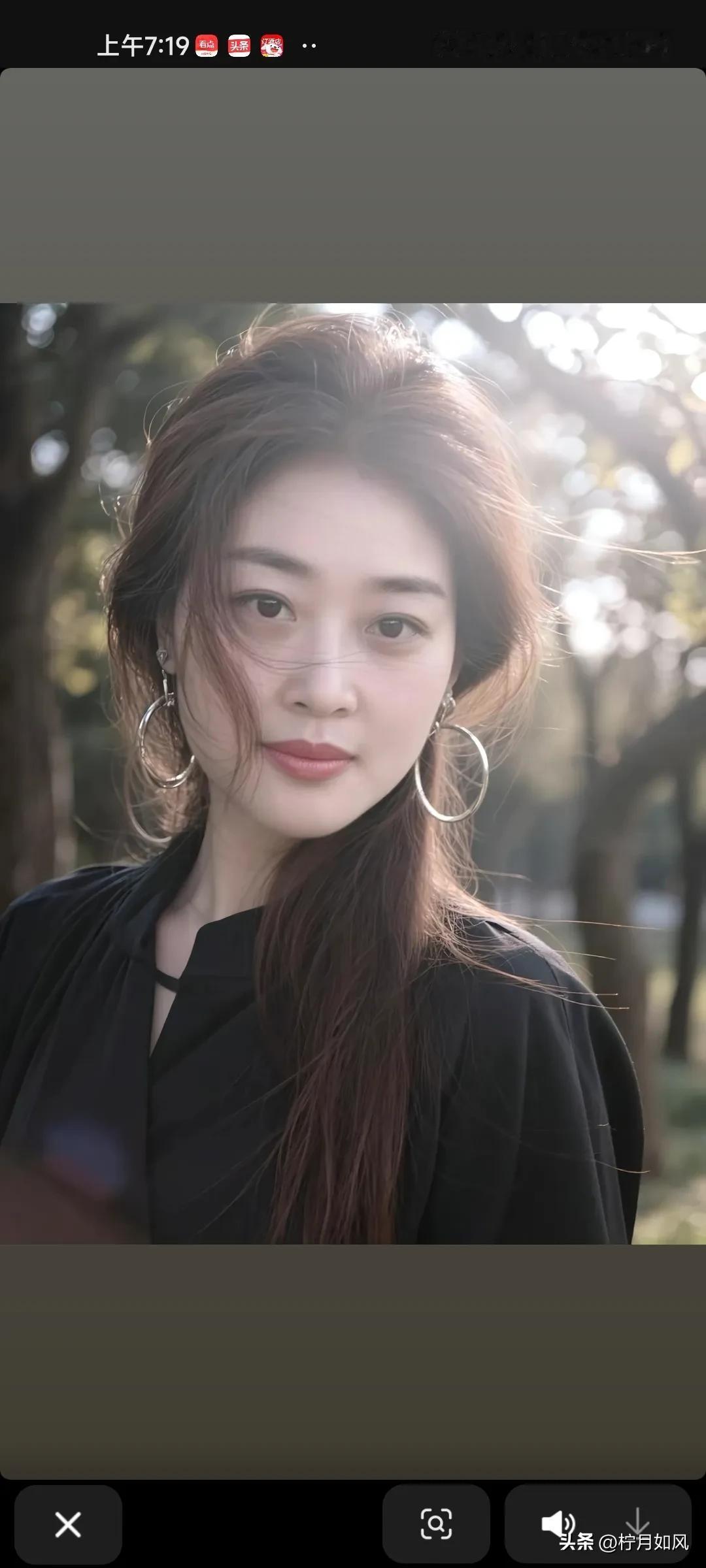 男人最巅峰时刻

      有房

     有车

    儿女双全

  