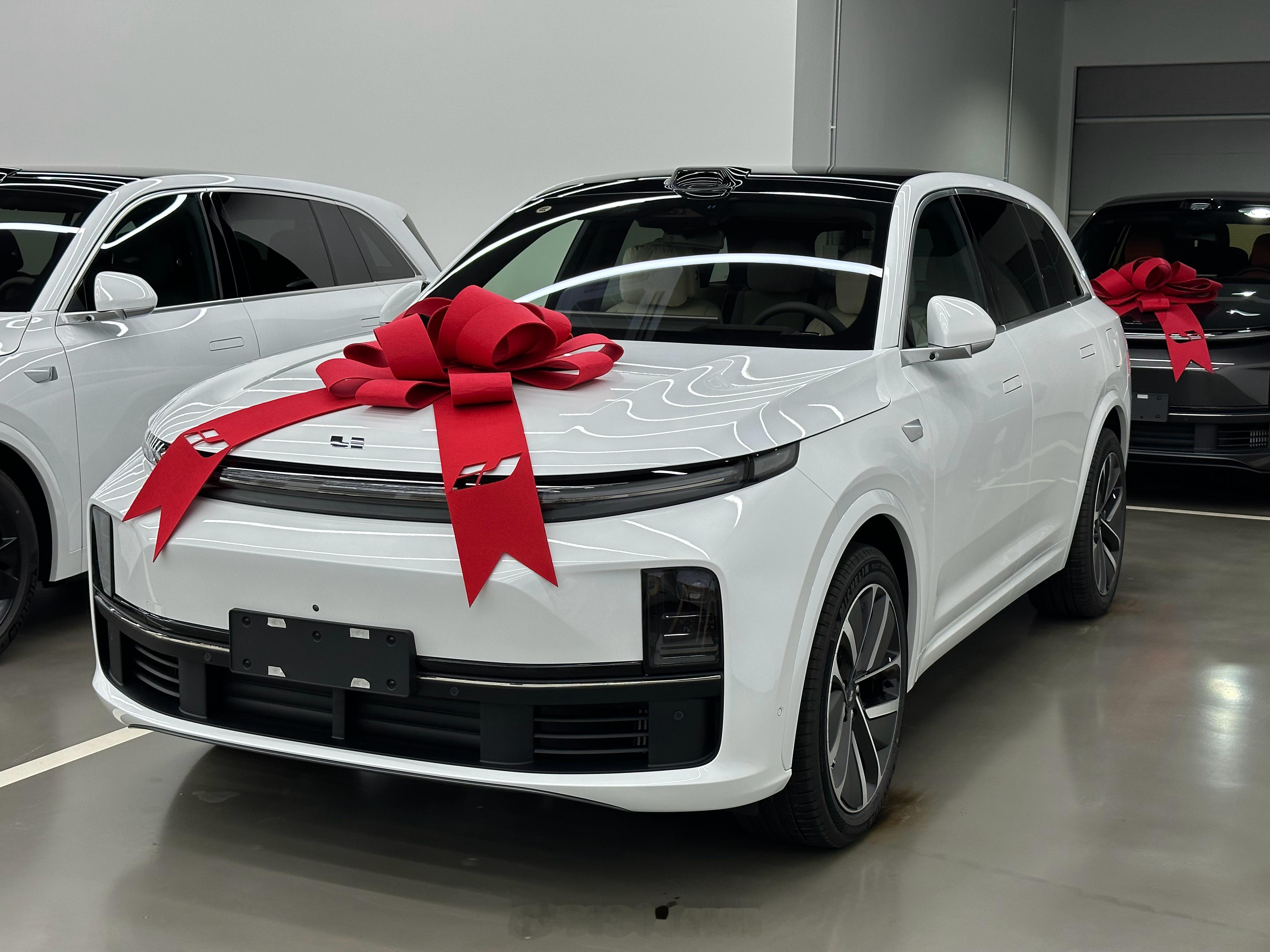 去年买了理想 L7 Max 没多久，主编和同事要写一个新能源汽车相关的内容，就带