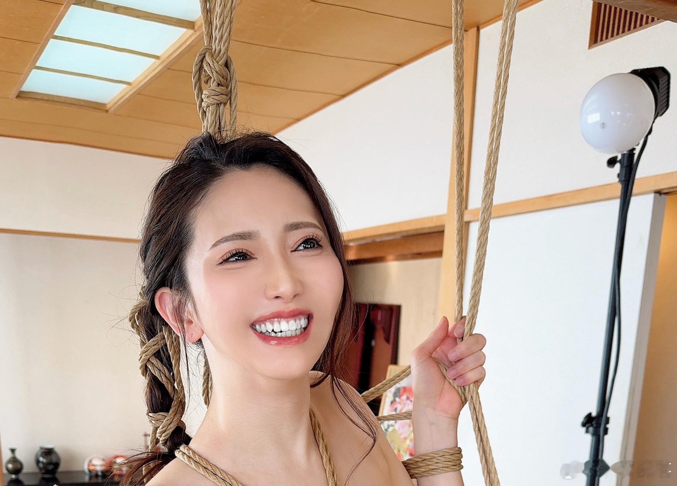 妃姐又在荡秋千了~~ ​​​