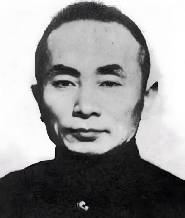 1947年，地下党员汪戈被捕，即将遭受酷刑。中统主任李茂堂突然闯入，冲他使了个眼