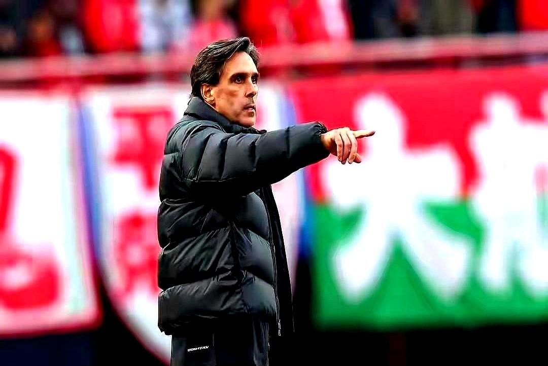 这球真是看得人血压飙升！

咱们门将都快扑成神了，全队压着对面打，好不容易追平，