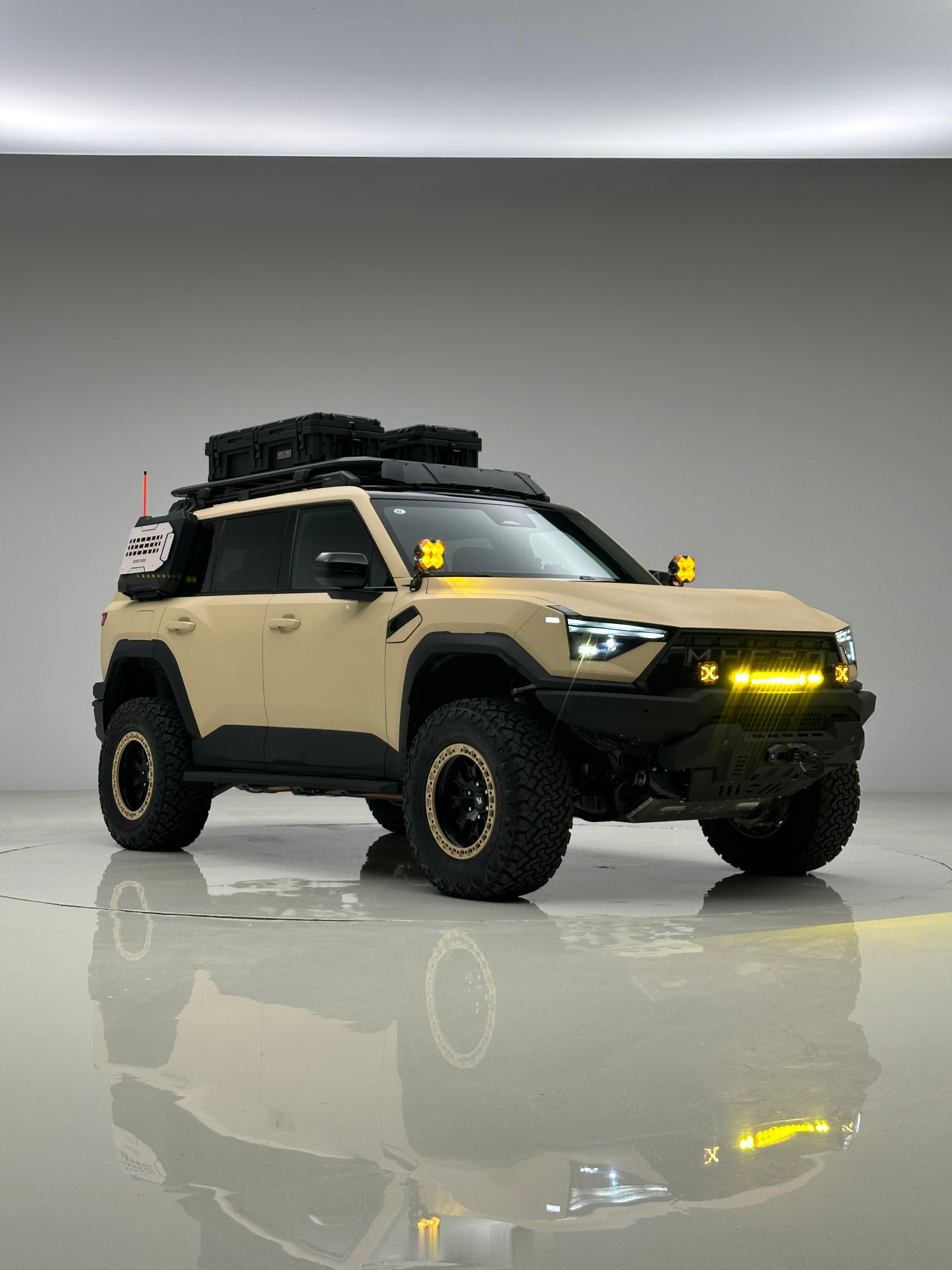 猛士M817 Hero ·沙漠英雄的越野射灯打开后是这样的，这次选了三套诺赛的灯