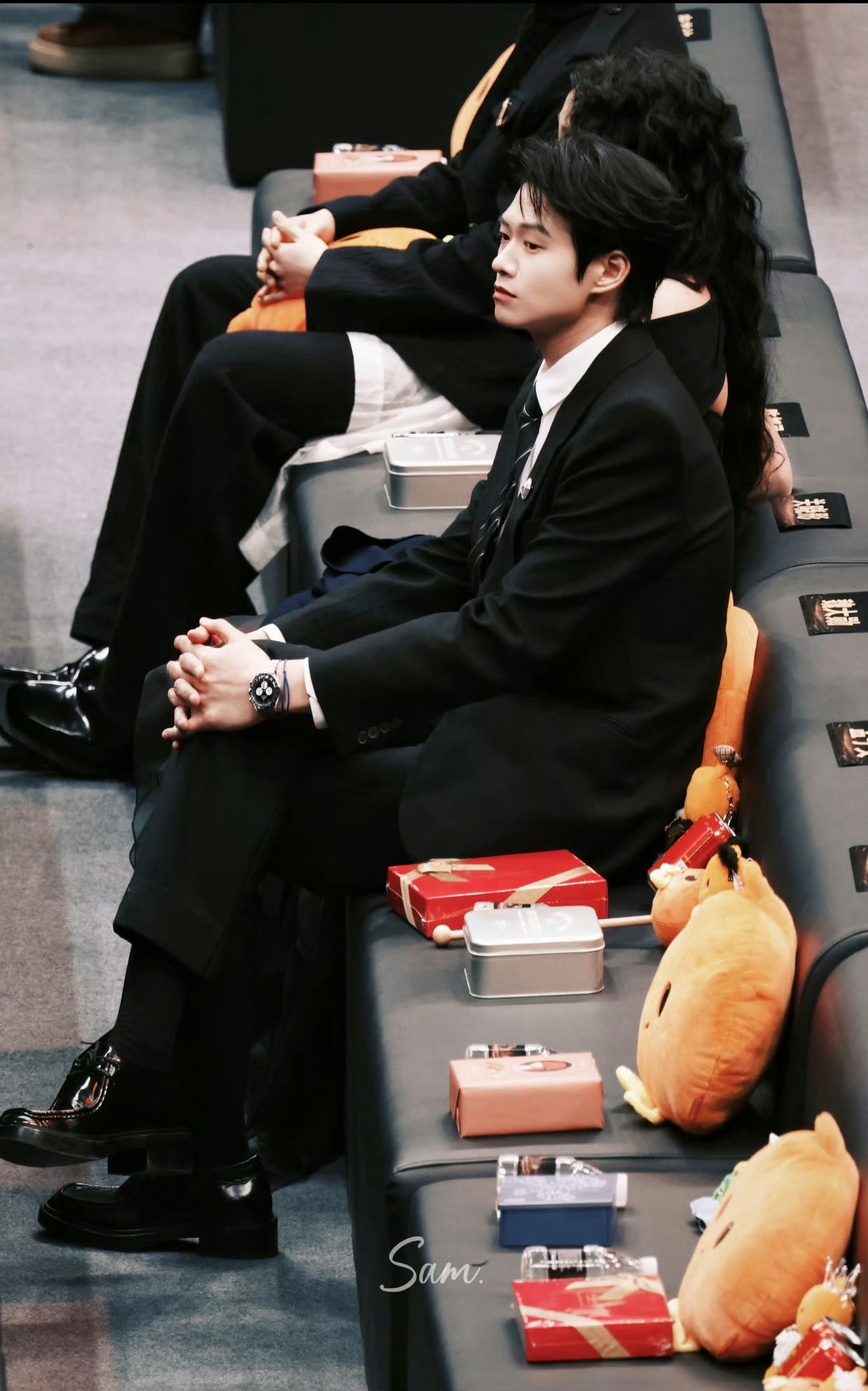 魏大勋内场图，帅的很😎微博之夜内场