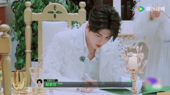 张凌赫推理高光time张凌赫思维缜密稳稳在线探案时刻专注力满分，张凌赫拆解红白白