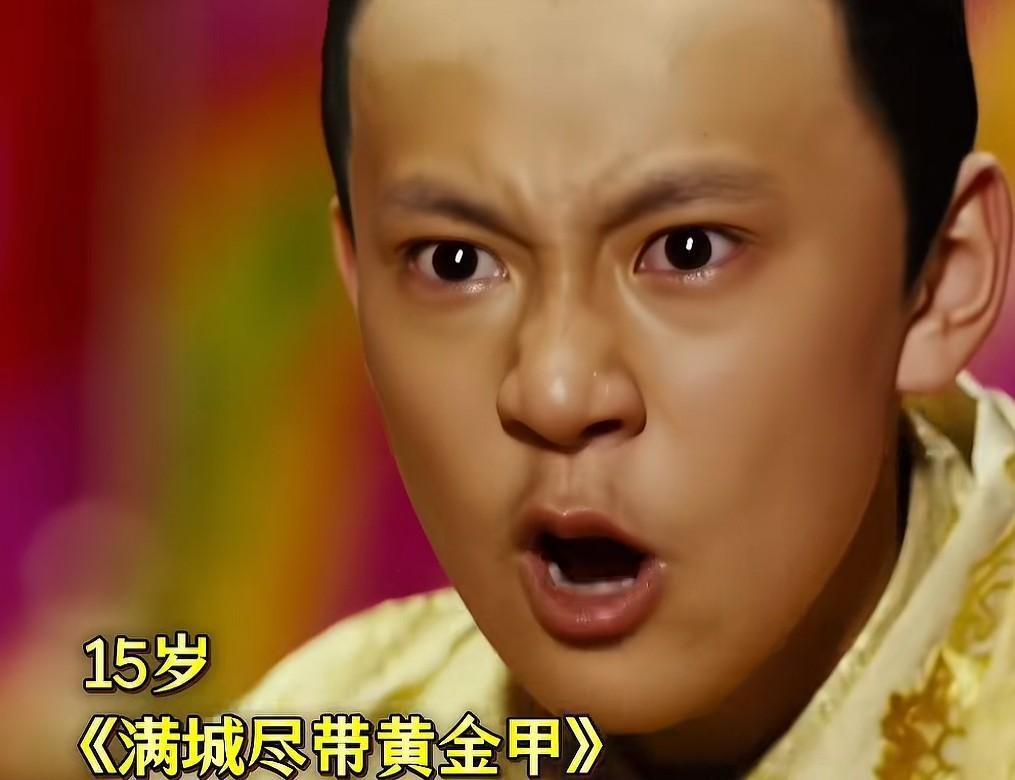 网吧老板韩品木往那一坐，似笑非笑点根烟，跟刑警眼神拉扯那几场戏，弹幕直接炸了。很