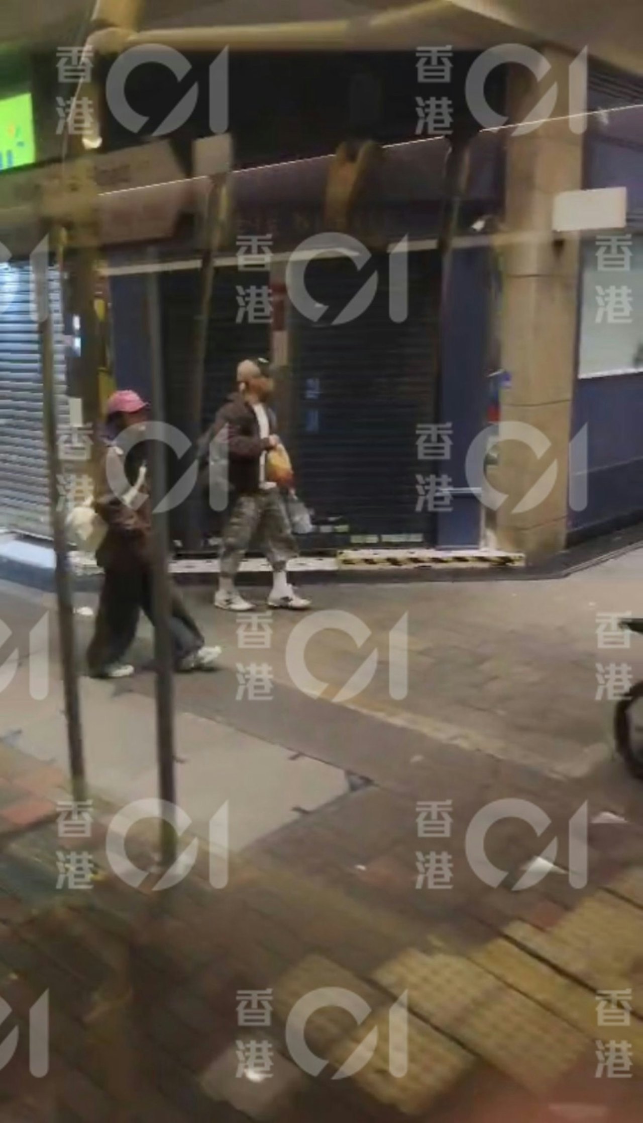 曝汤令山新恋情曝汤令山恋情 据港媒，汤令山被曝与在电影《夜王》里饰演舞小姐 “B