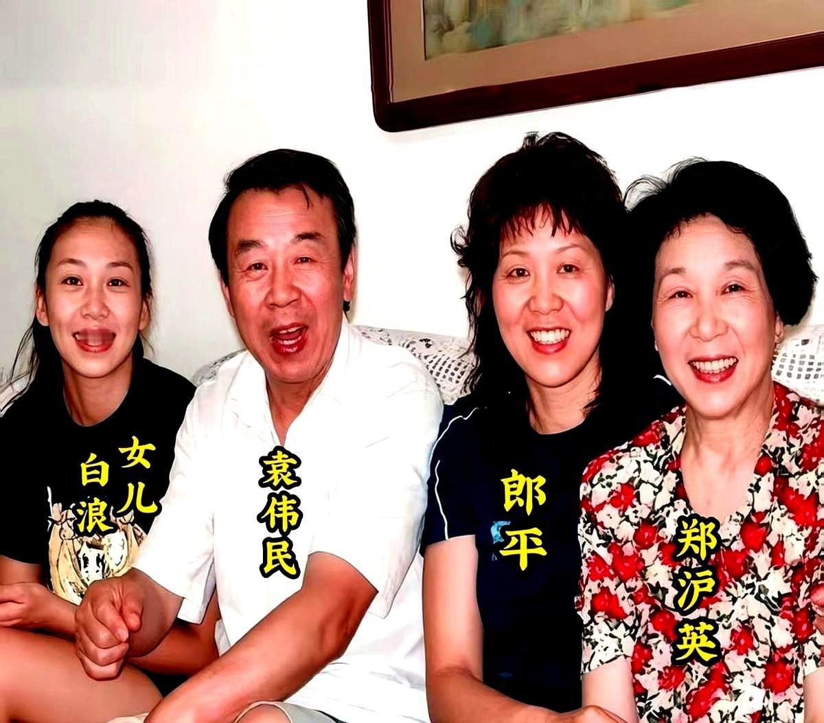 看一眼郎平女儿白浪的膝盖，你就明白女排精神到底是个啥。

一张祖孙三代的合影炸出