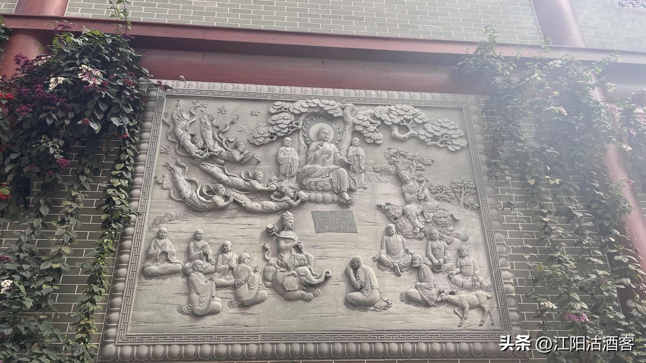 大家好，今天是农历二月初二龙抬头，这是一个有传统意义的节日，这一天会有很多仪式，