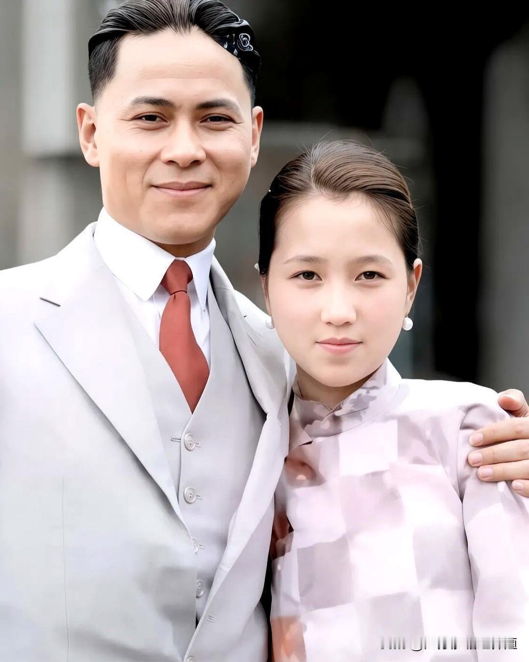 图中人物是汉奸李士群与妻子叶吉卿！
 
李士群是汪伪“76号”魔窟头目，投靠日本
