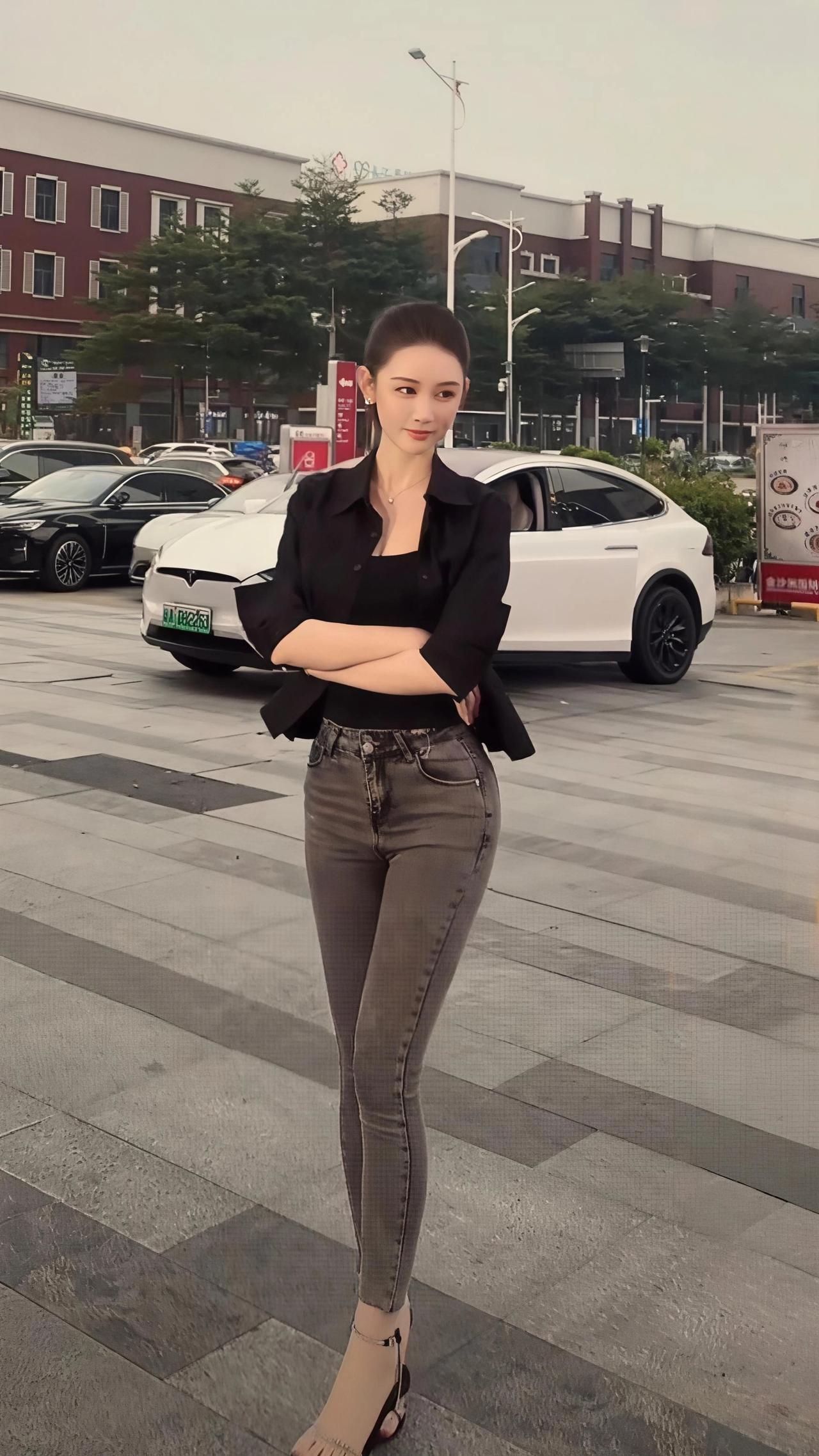 @敏敏💫 @小敏～ 
御姐 大长腿 美女 极品身材