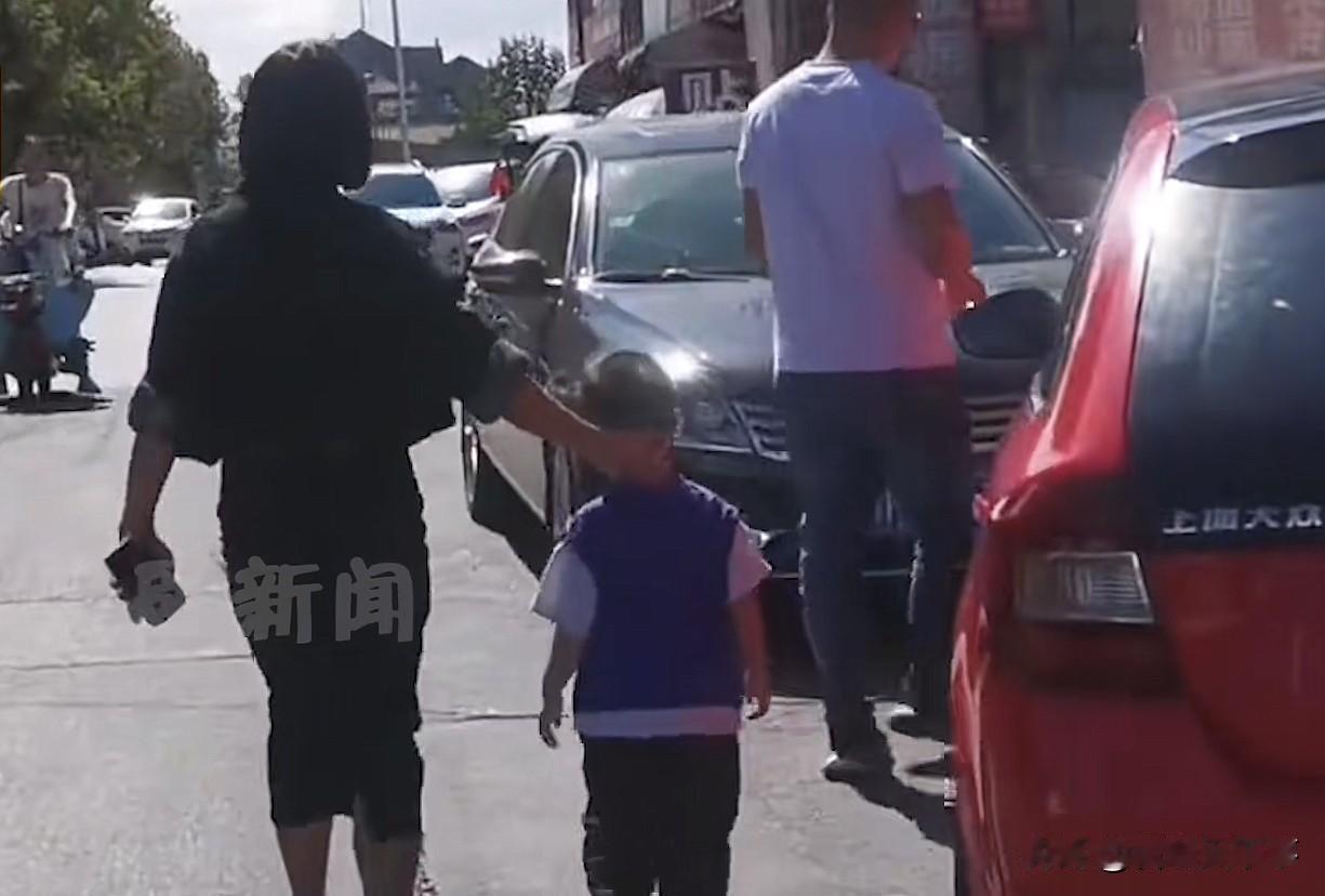 “我后悔了，大家不要学我”！福建，一女子离婚后来看望自己的儿子，可当她看到前夫和