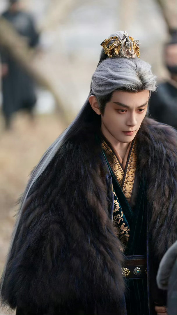 齐旻我心疼你看了邓凯对齐旻的剖析瞬间破防，齐旻从头到尾没想过害母妃，只是缺爱太久