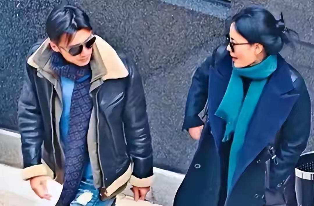 56岁王菲与谢霆锋历经20余年感情纠葛仍恩爱，2025年她携单曲《世界赠予我的》