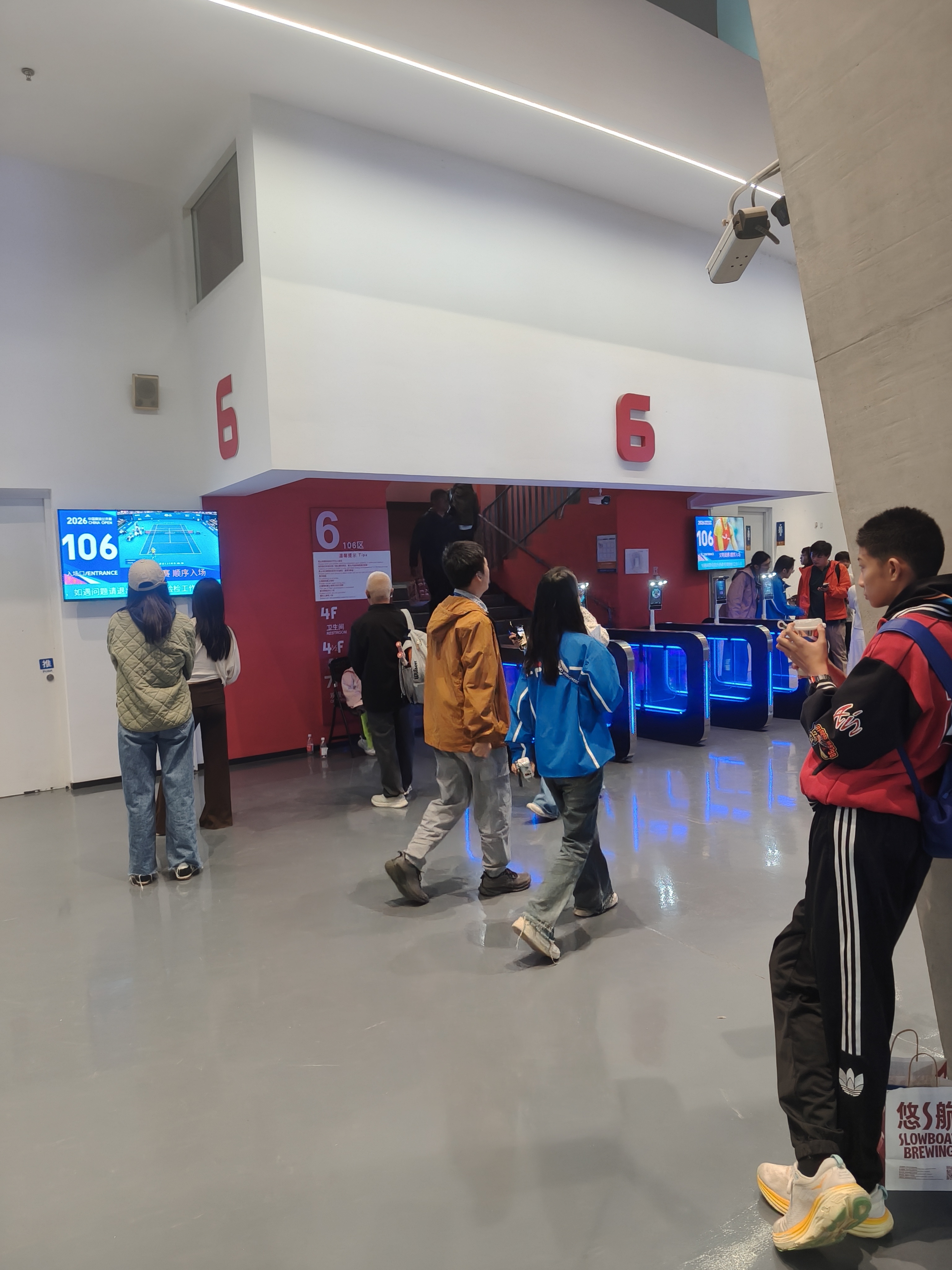 郑钦文vs卡琳斯卡娅2026中网中网[超话]第二盘郑钦文咬下来，ACE已经上双，