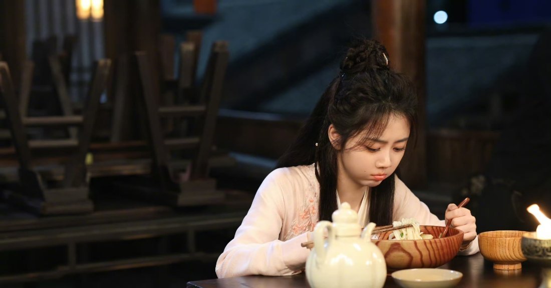 肖瑶，有了银子最想做的事情是什么？ 谭松韵请问可以一口吃掉一个肖瑶吗