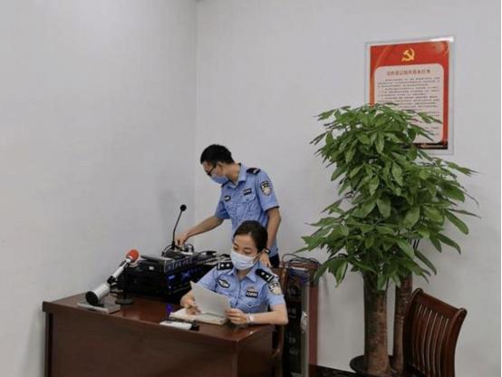 广州荔湾，俩男孩千里迢迢来投奔亲戚过暑假，结果亲戚竟把他俩丢在出租屋跑去深圳打工