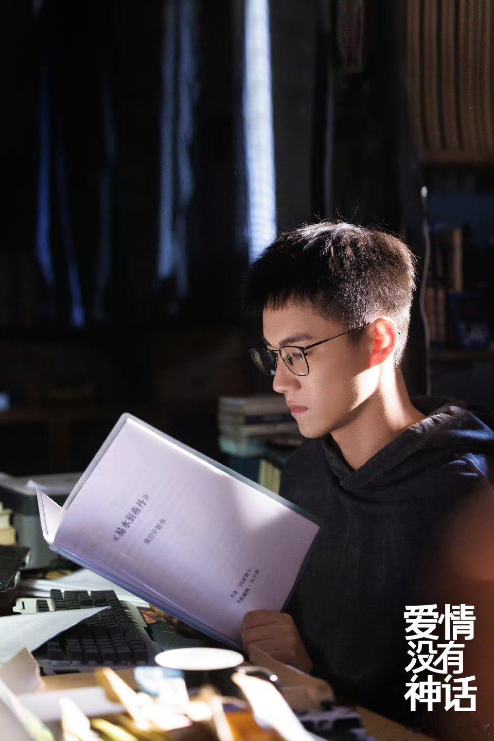 男下属追老板被拒后把全组逼疯了全员被迫陪他沉浸式失恋，《爱情没有神话》这剧情也太