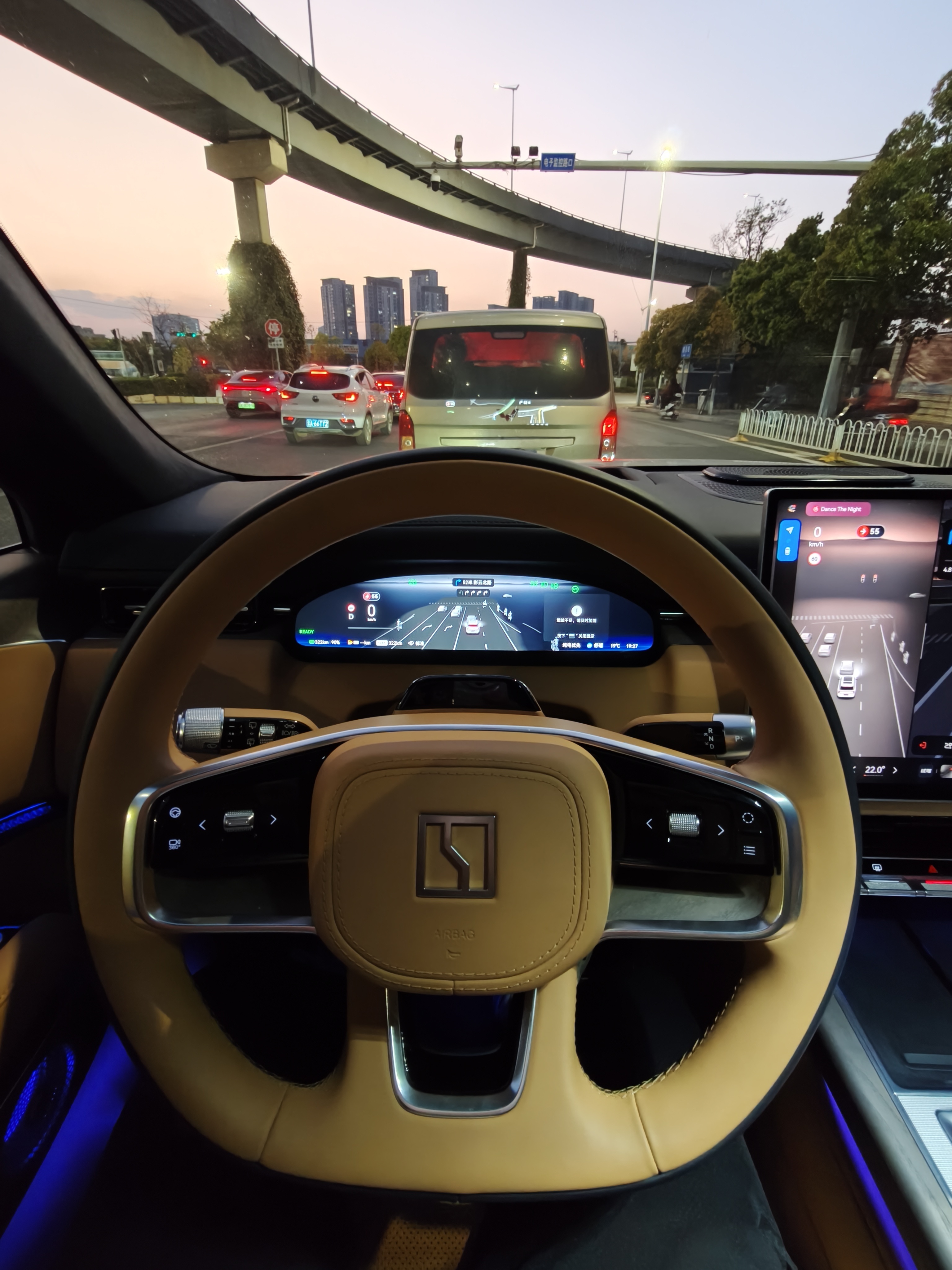 等老婆洗脸时间，顺便开一下真正的全尺寸豪华SUV，是真的可以哈