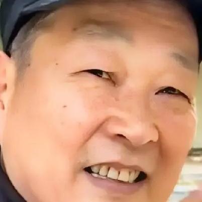 家人们，长沙发生这档子事儿，简直绝了！一女生在五一广场把价值40万的手表弄丢了，