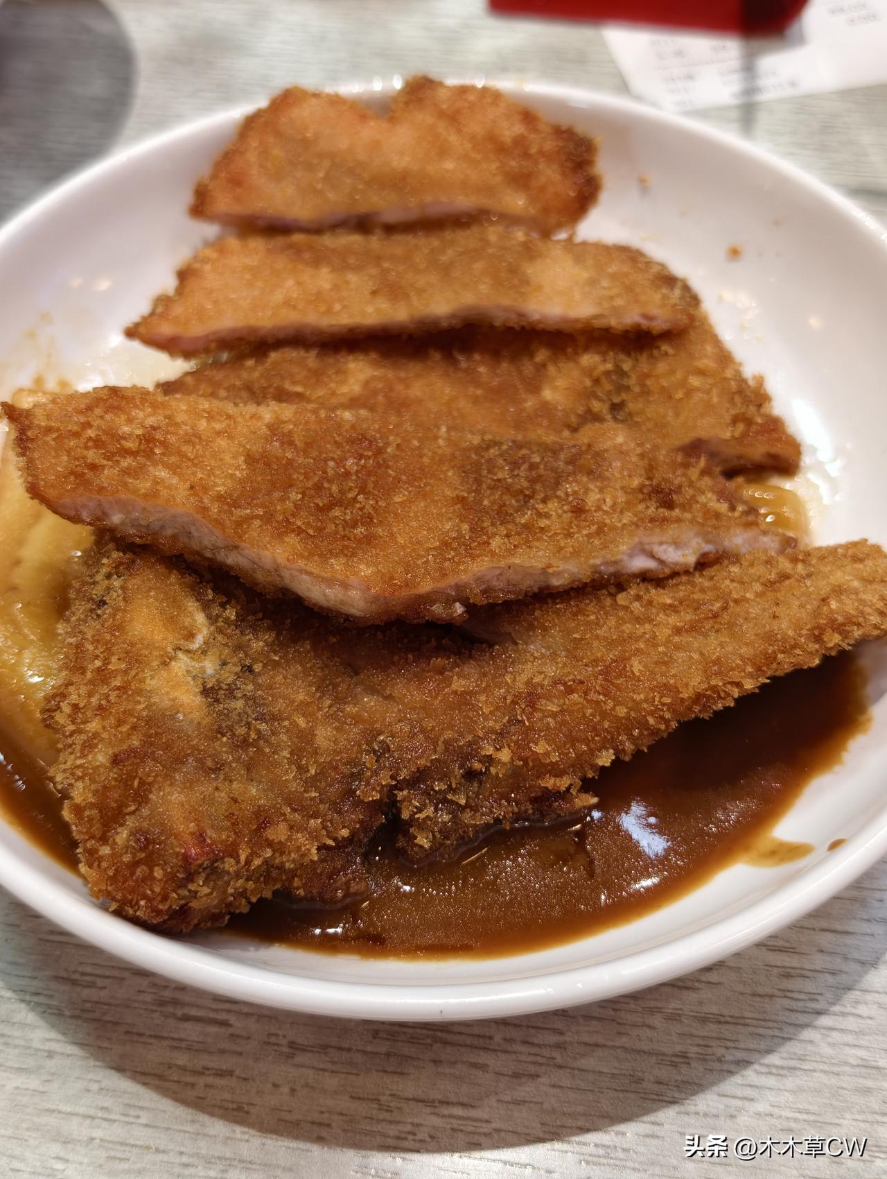 去按摩的医院在我以前住的房子附近，所以去老房子那边吃了一顿大富贵的排骨年糕。
然