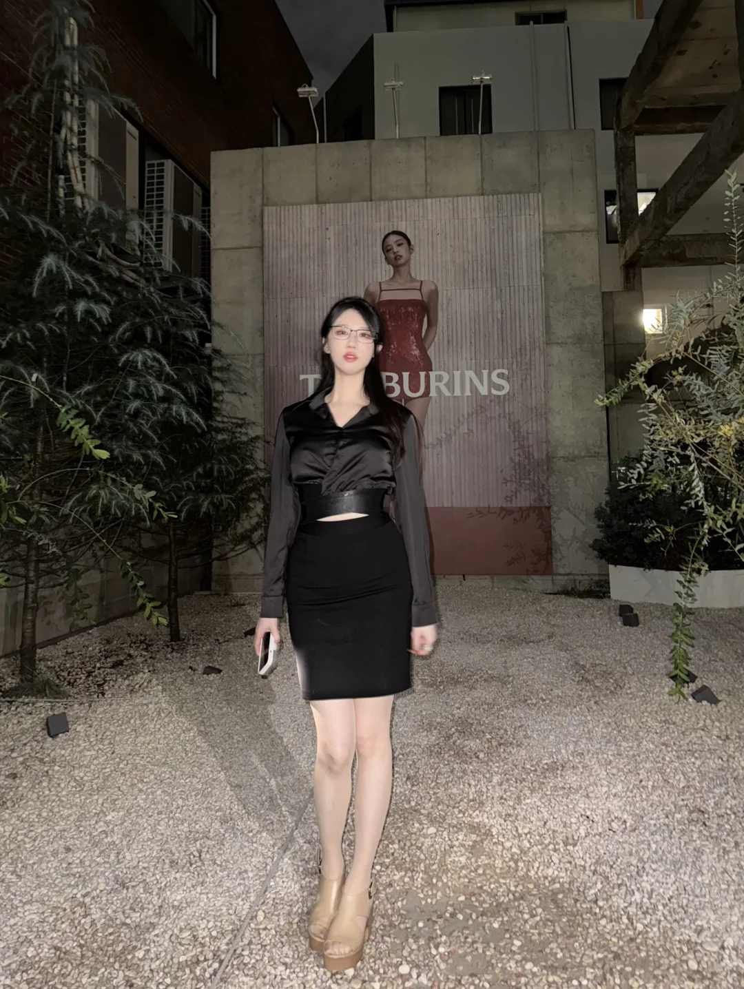 🇰🇷圣水洞｜夜晚打卡jennie海报墙