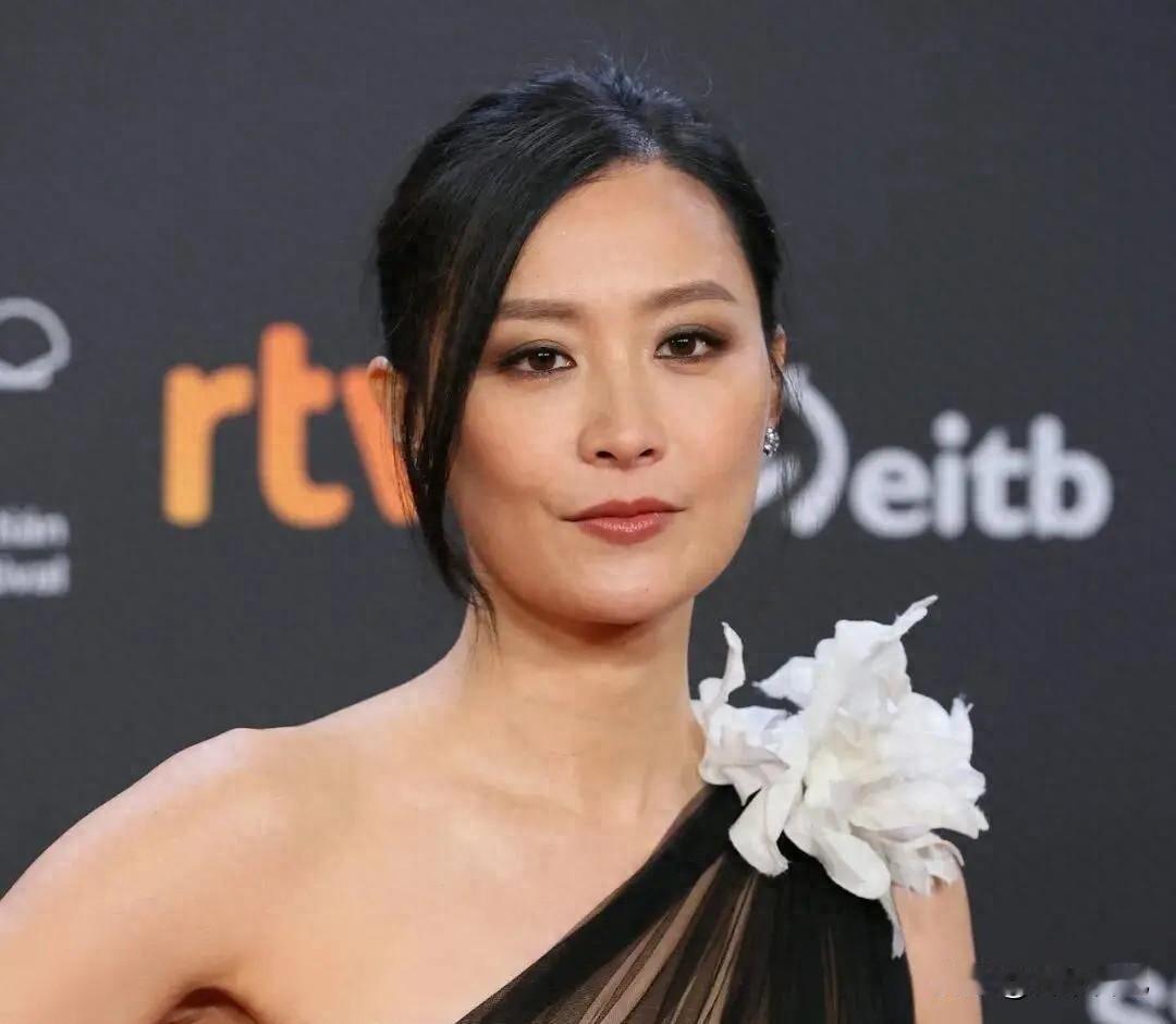 陈法拉生完二胎后，薛家再也没提过她。一场婚姻纠纷到底藏着什么秘密。
最近网上有消