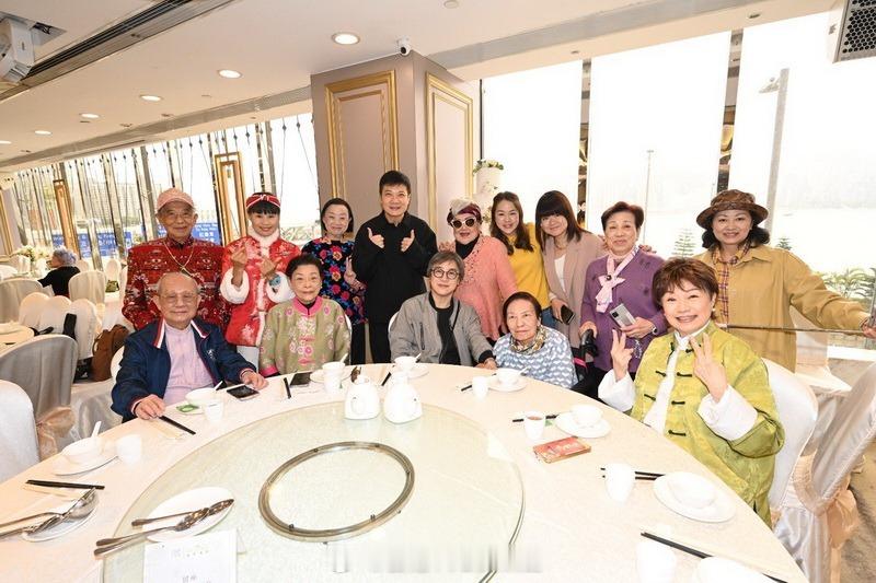 明报：江图离世｜邵音音贴最后合照 送别“电视上第一个爱人”资深艺人江图今晨（15