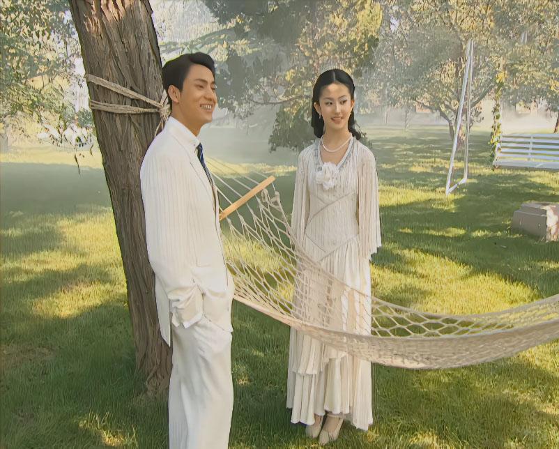 白秀珠的衣服总是松弛中带着一种洋气。
#金粉世家#