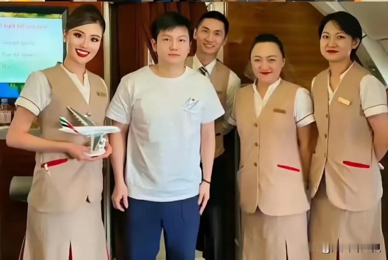 樊振东的德甲之旅不孤单。

樊振东加盟德甲后，没人担心他的比赛，实力摆那谁怕谁呀