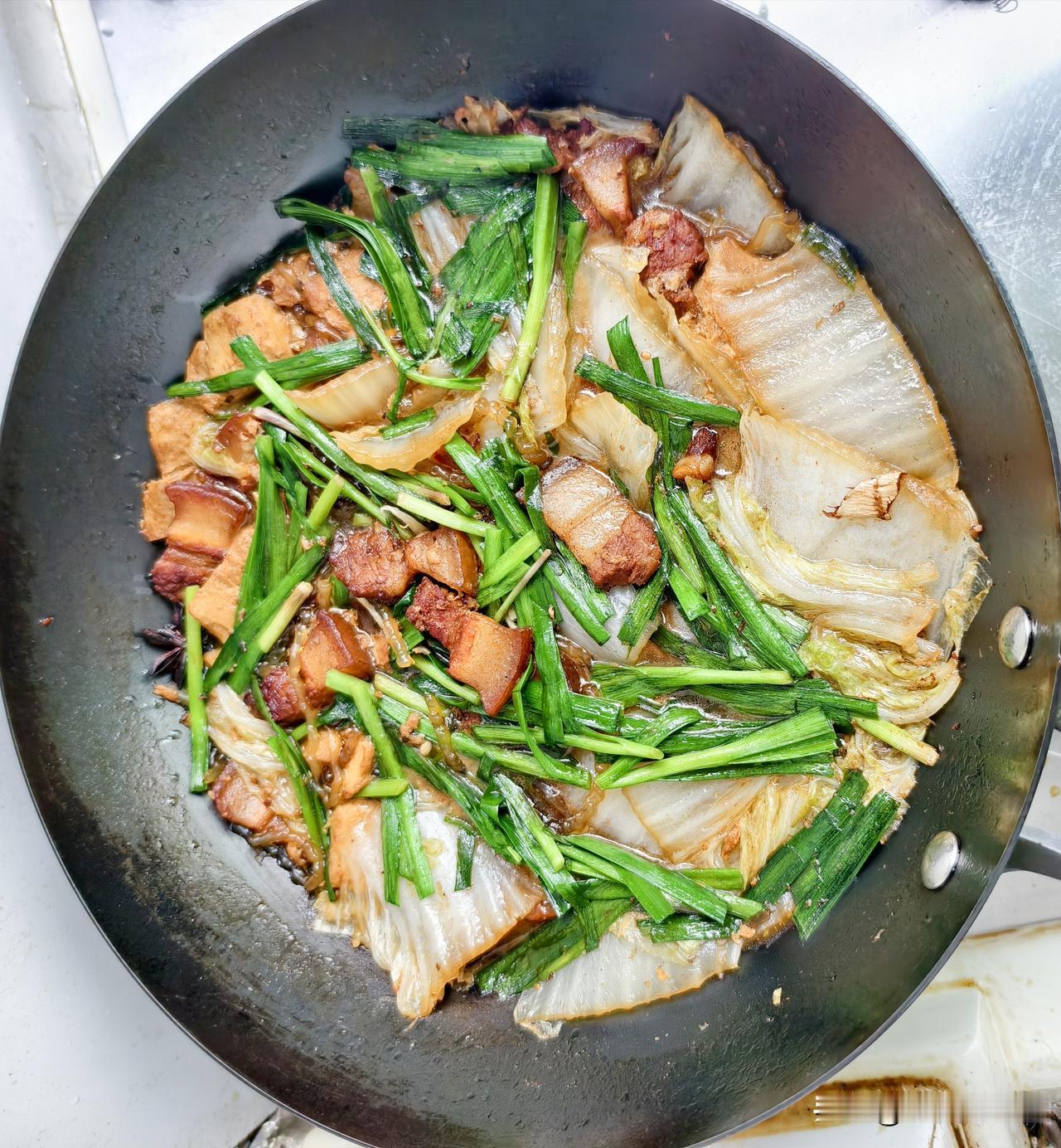 今天一大早起来，看天气还不错，就开动洗衣机，洗老爷子和大姑姐用过的被套和床单等东